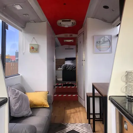 The Barmouth Bus ラグジュアリーテント